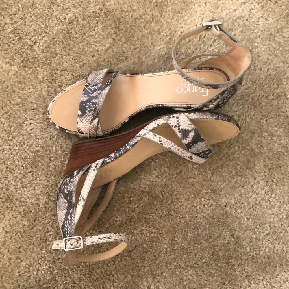 Snake pattern strappy heels size 7